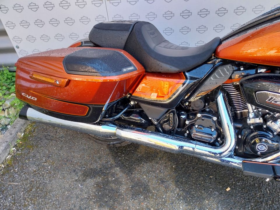 HARLEY-DAVIDSON TOURING ROAD GLIDE 1977 CVO 4