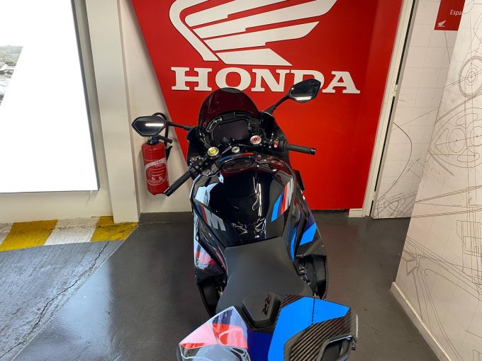 BMW M 1000RR 4