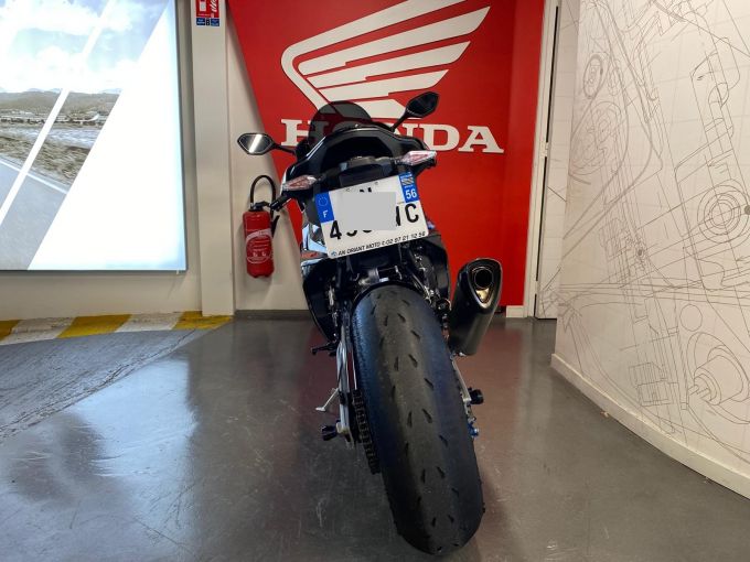 BMW M 1000RR 4