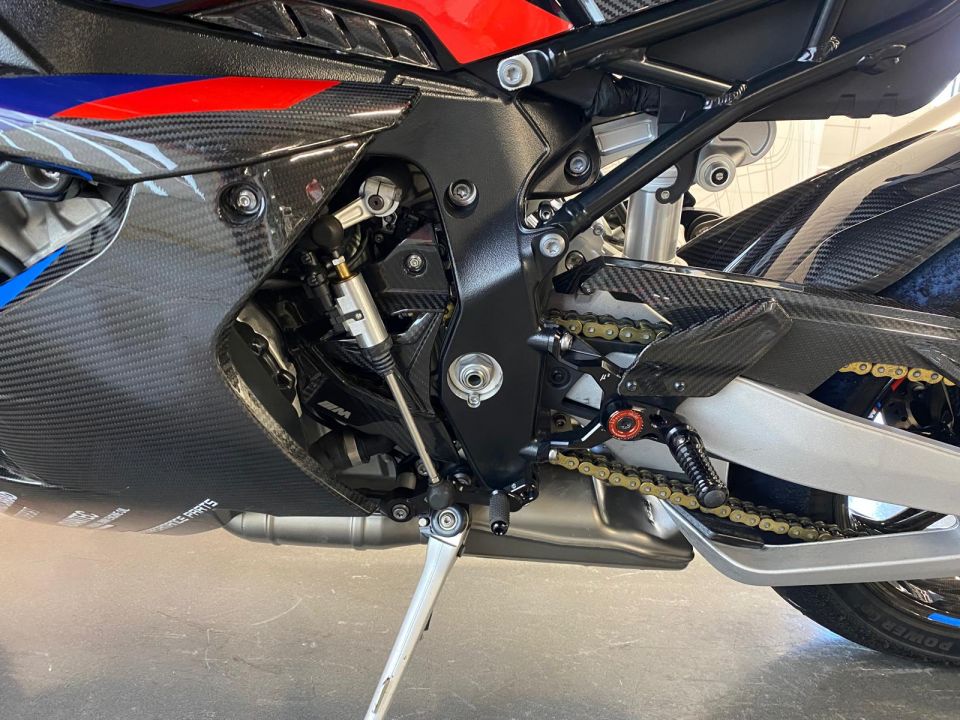BMW M 1000RR 4