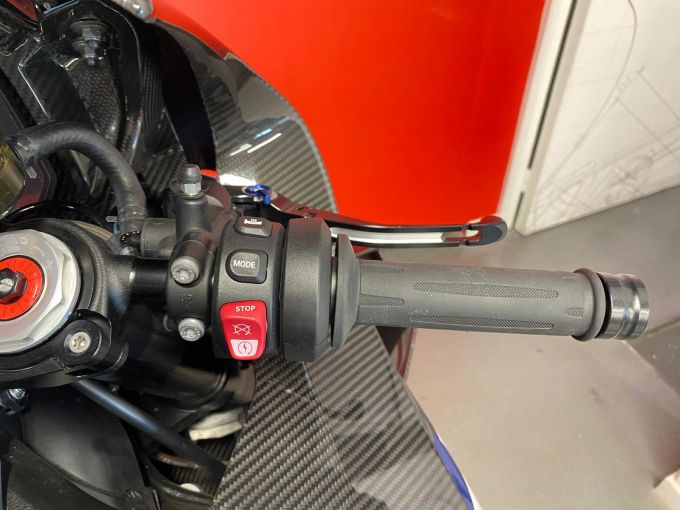 BMW M 1000RR 4