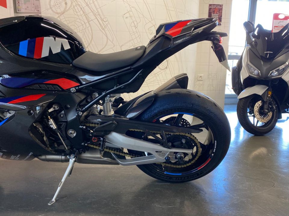 BMW M 1000RR 4