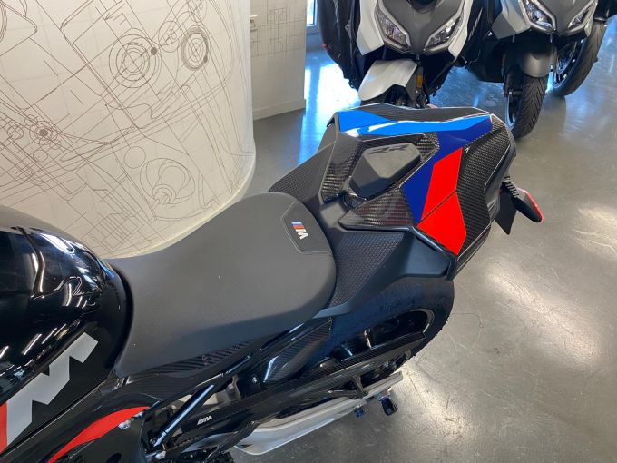 BMW M 1000RR 4