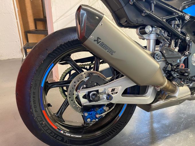 BMW M 1000RR 4