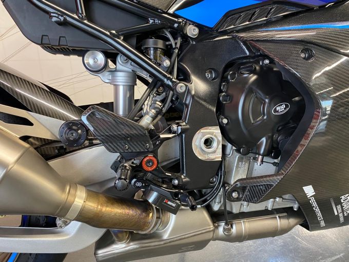 BMW M 1000RR 4