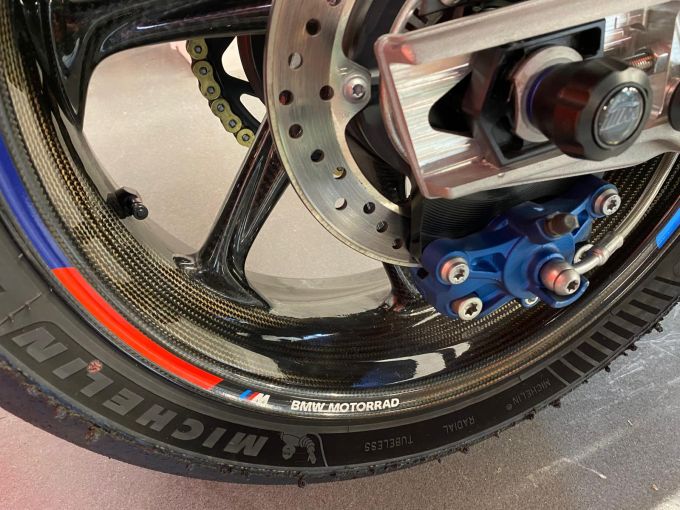 BMW M 1000RR 4