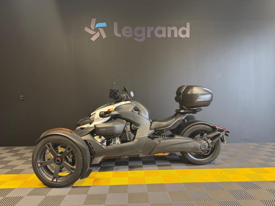 CAN-AM SPYDER 4