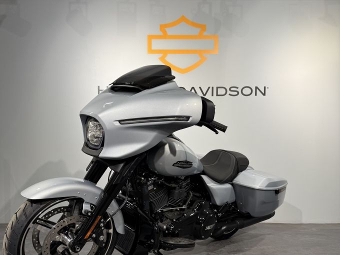 HARLEY-DAVIDSON TOURING STREET GLIDE 1923 4