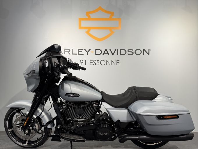 HARLEY-DAVIDSON TOURING STREET GLIDE 1923 4