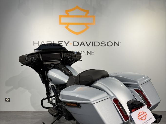HARLEY-DAVIDSON TOURING STREET GLIDE 1923 4