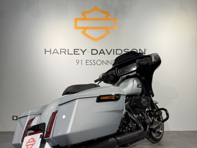 HARLEY-DAVIDSON TOURING STREET GLIDE 1923 4
