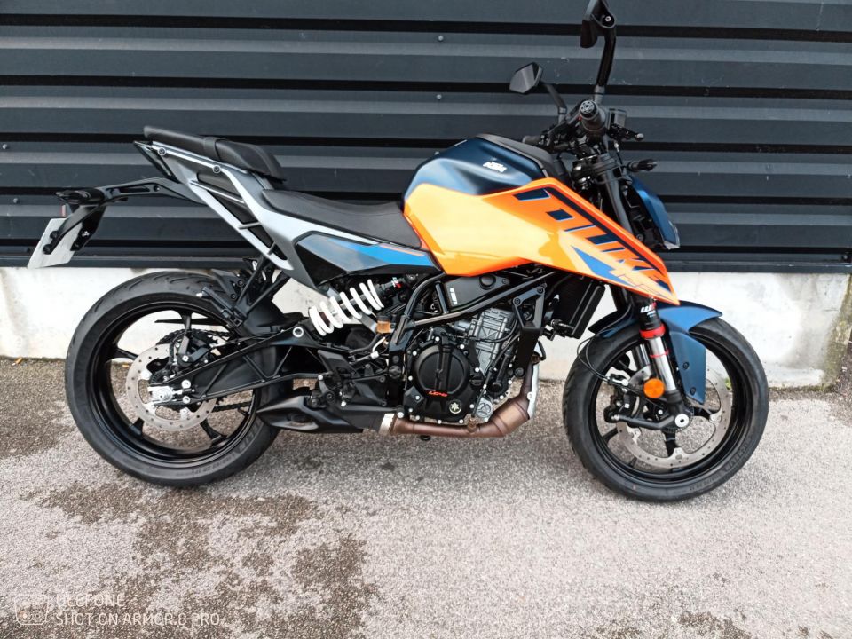 KTM 125 DUKE ABS 4