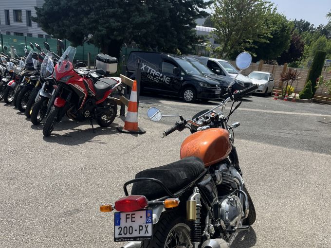 ROYAL ENFIELD INTERCEPTOR 4