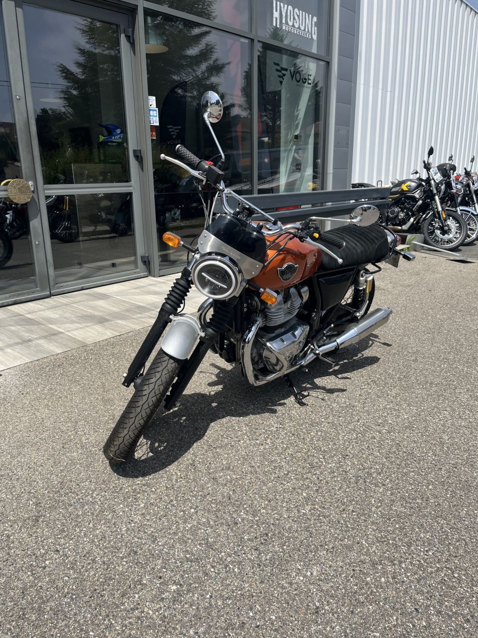 ROYAL ENFIELD INTERCEPTOR 4