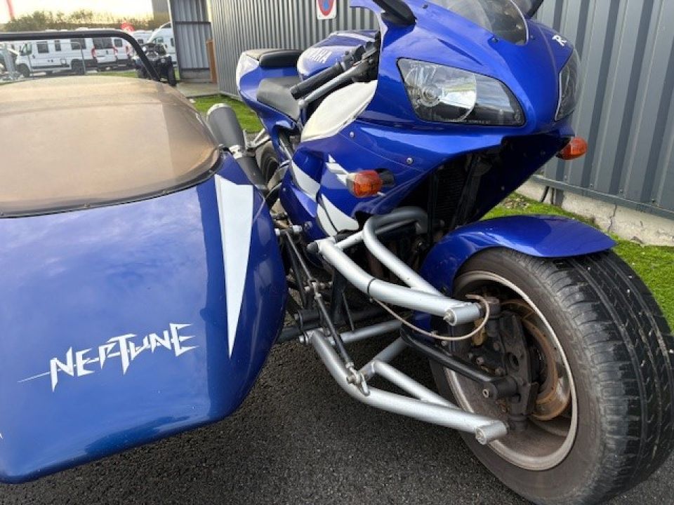 YAMAHA YZF 1000 R1 4