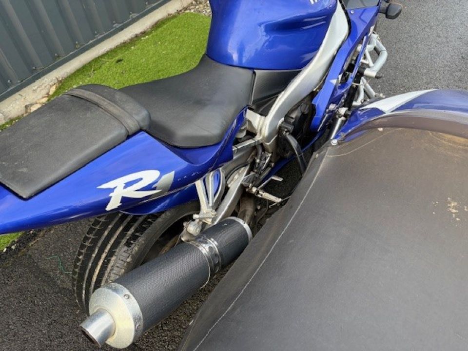 YAMAHA YZF 1000 R1 4