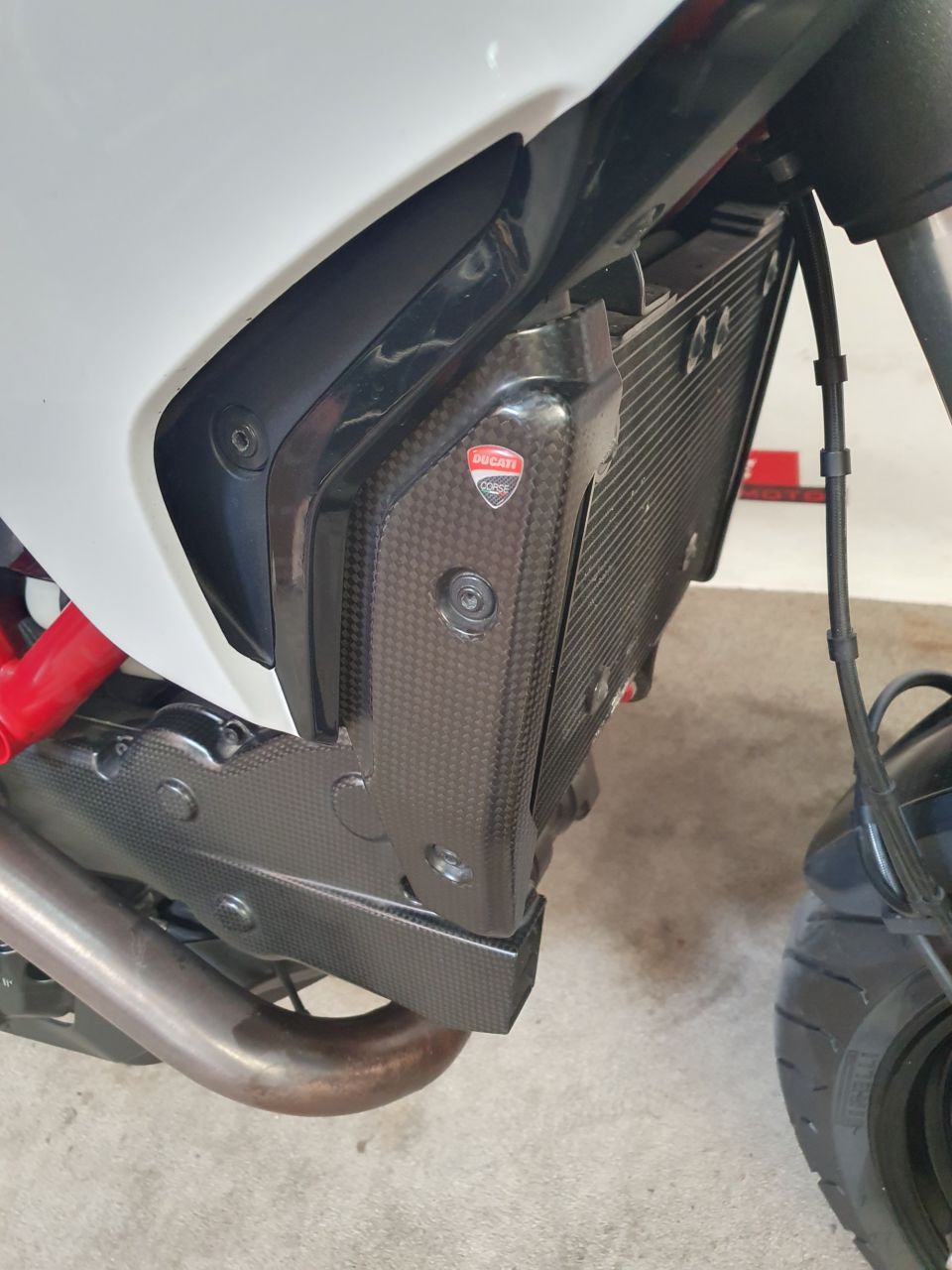 DUCATI HYPERMOTARD 4