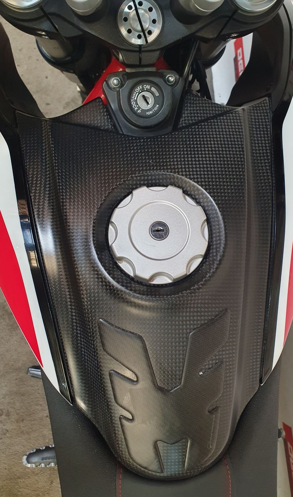 DUCATI HYPERMOTARD 4