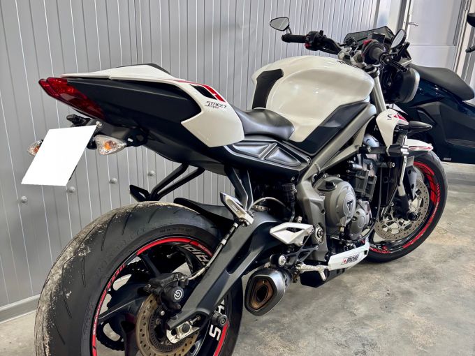 TRIUMPH STREET TRIPLE 660 S A2 4