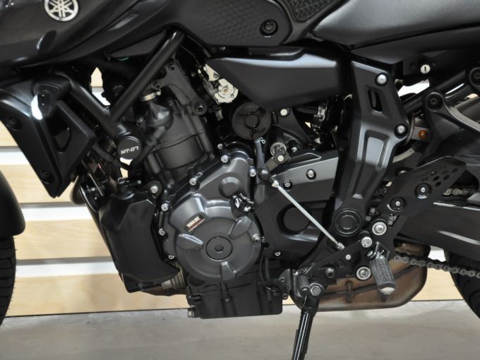 YAMAHA MT-07 (47.5CV) 4