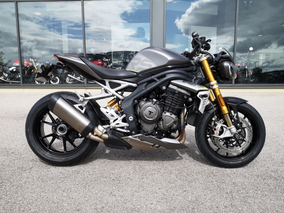 TRIUMPH SPEED TRIPLE 1200 RS 4