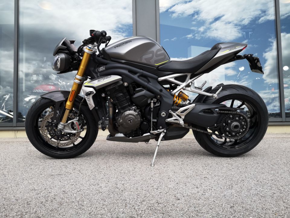 TRIUMPH SPEED TRIPLE 1200 RS 4