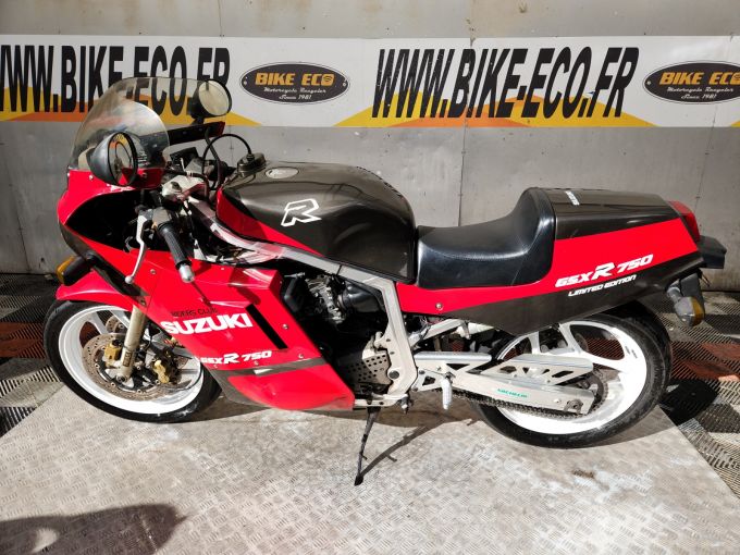 SUZUKI GSX-R 750 4