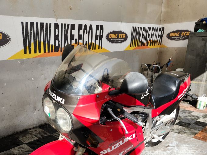 SUZUKI GSX-R 750 4