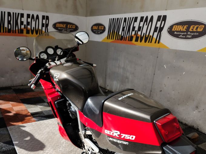 SUZUKI GSX-R 750 4