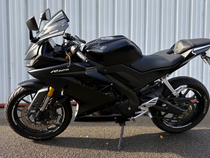 YAMAHA YZF 125 R ABS 4