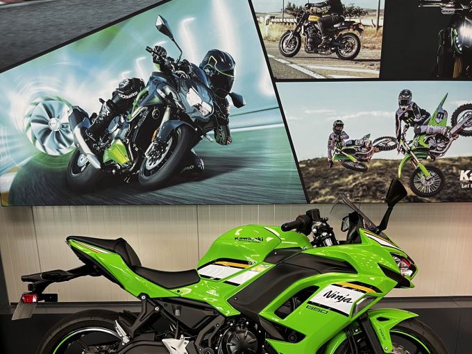 KAWASAKI NINJA 650 4