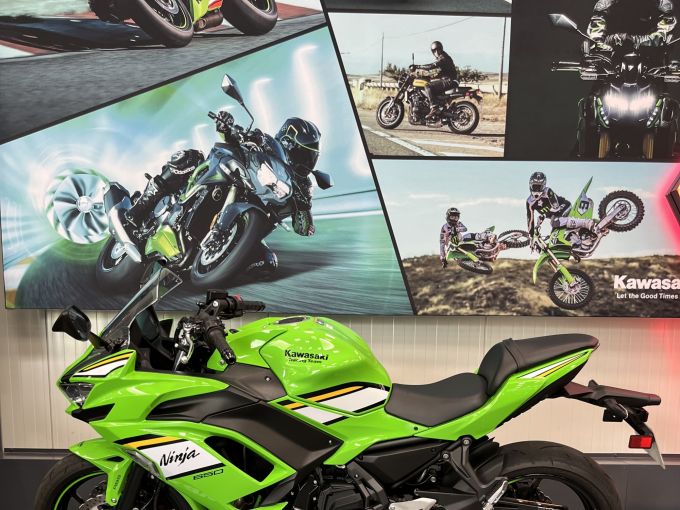 KAWASAKI NINJA 650 4