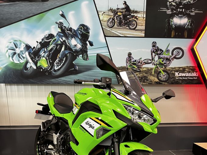 KAWASAKI NINJA 650 4