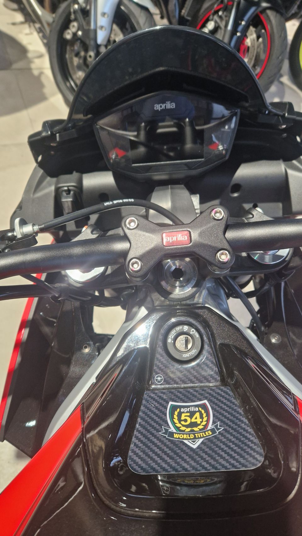 APRILIA TUONO 660 FACTORY 4