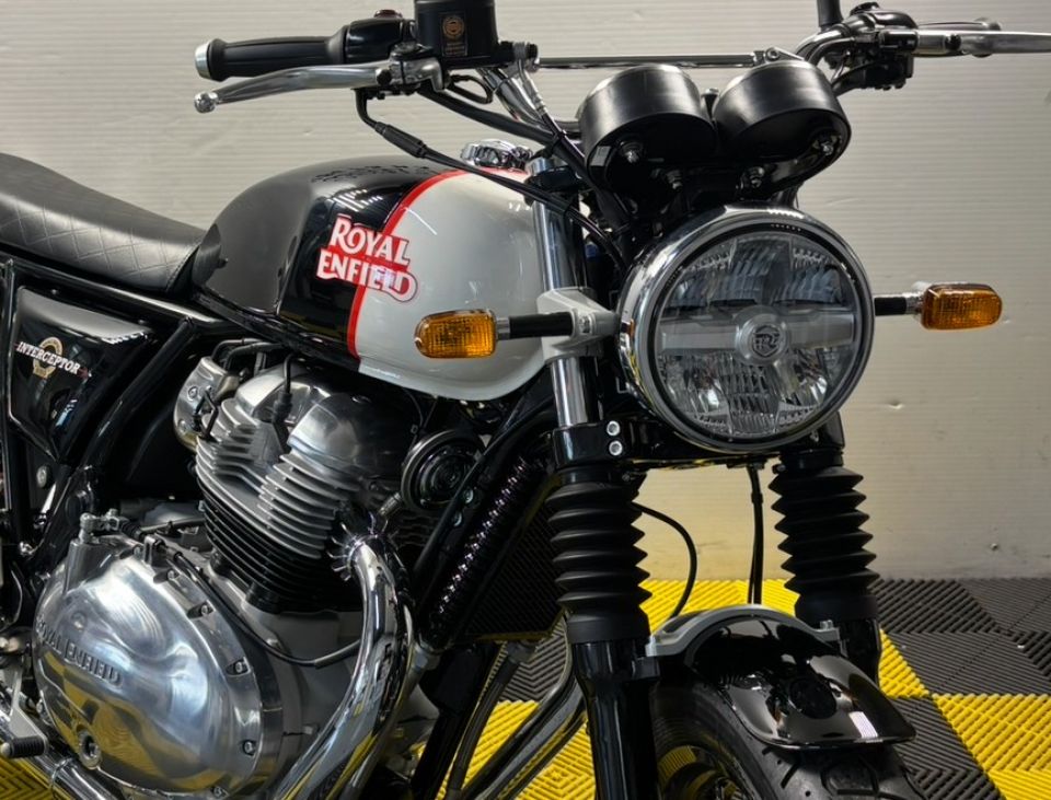 ROYAL ENFIELD INTERCEPTOR 4