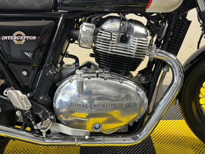 ROYAL ENFIELD INTERCEPTOR 4
