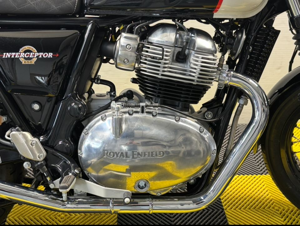 ROYAL ENFIELD INTERCEPTOR 4