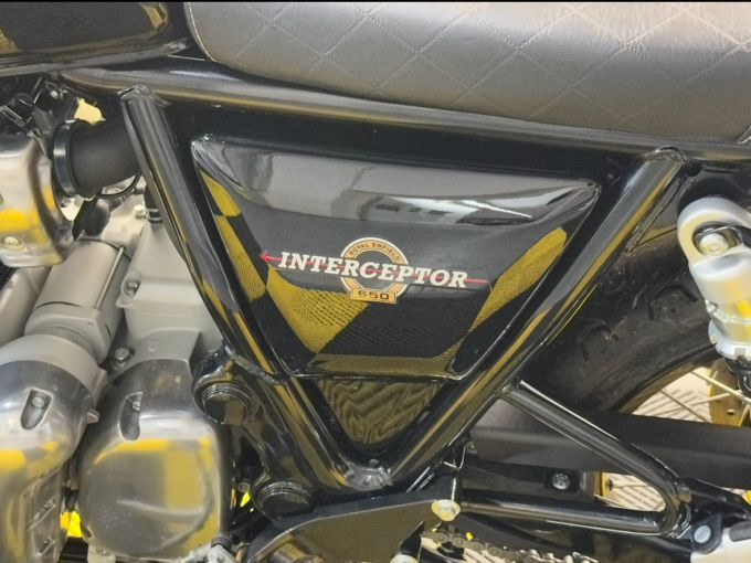 ROYAL ENFIELD INTERCEPTOR 4