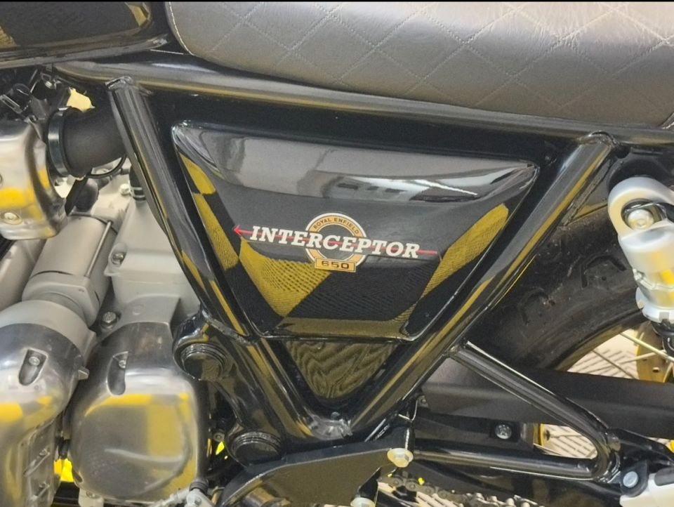 ROYAL ENFIELD INTERCEPTOR 4
