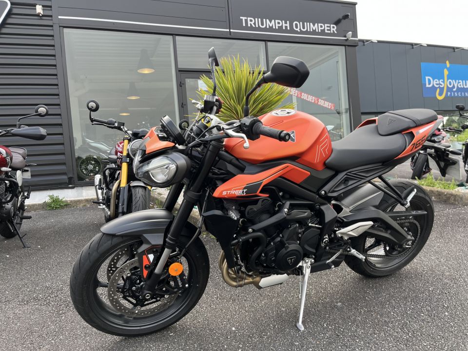 TRIUMPH STREET TRIPLE 765 R 4