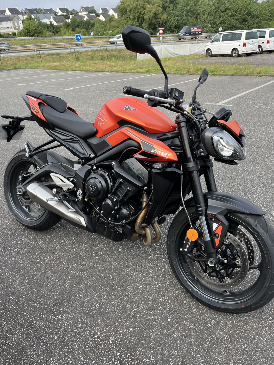 TRIUMPH STREET TRIPLE 765 R 4