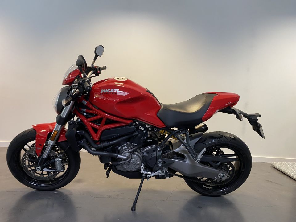 DUCATI MONSTER 821 4