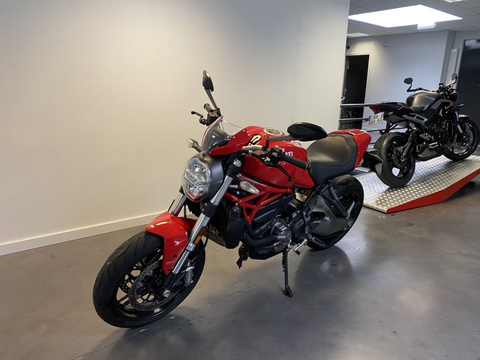 DUCATI MONSTER 821 4