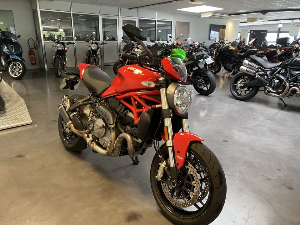 DUCATI MONSTER 821 4