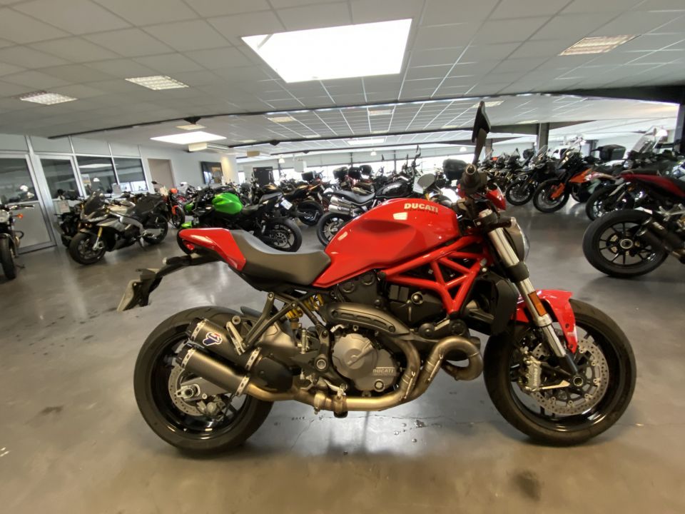 DUCATI MONSTER 821 4
