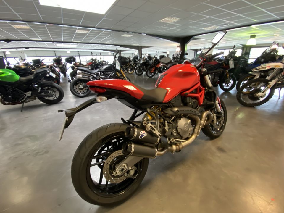 DUCATI MONSTER 821 4