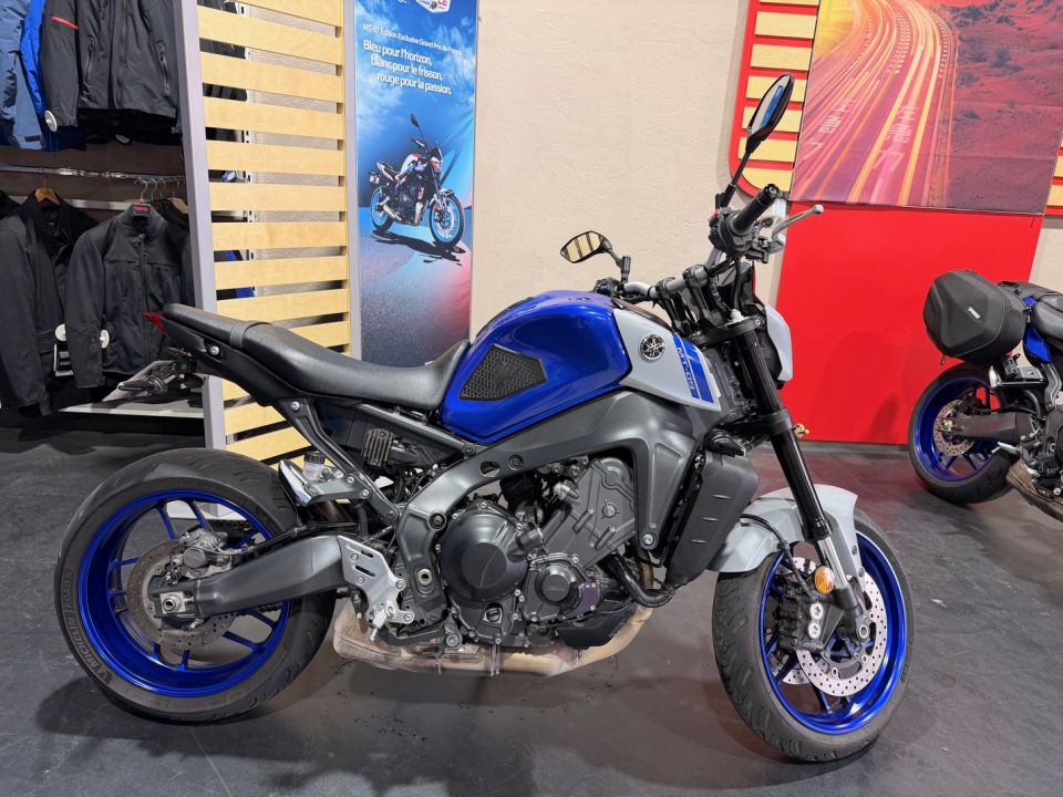 YAMAHA MT-09 4