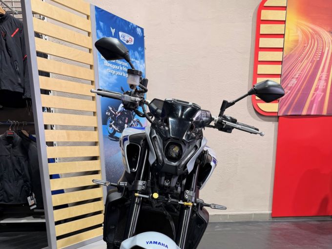 YAMAHA MT-09 4
