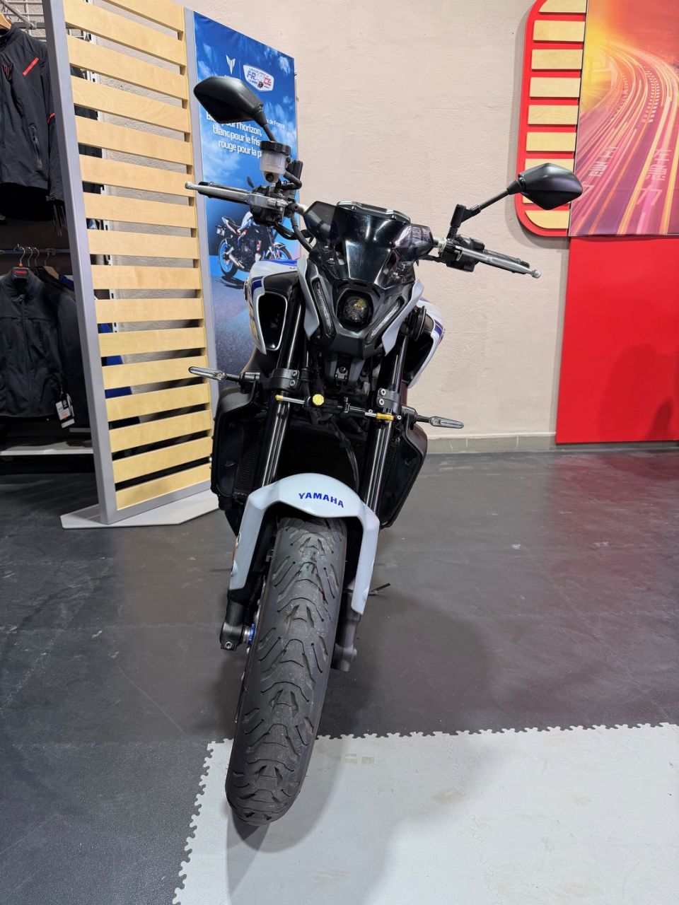 YAMAHA MT-09 4