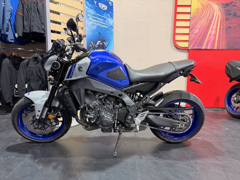YAMAHA MT-09 4